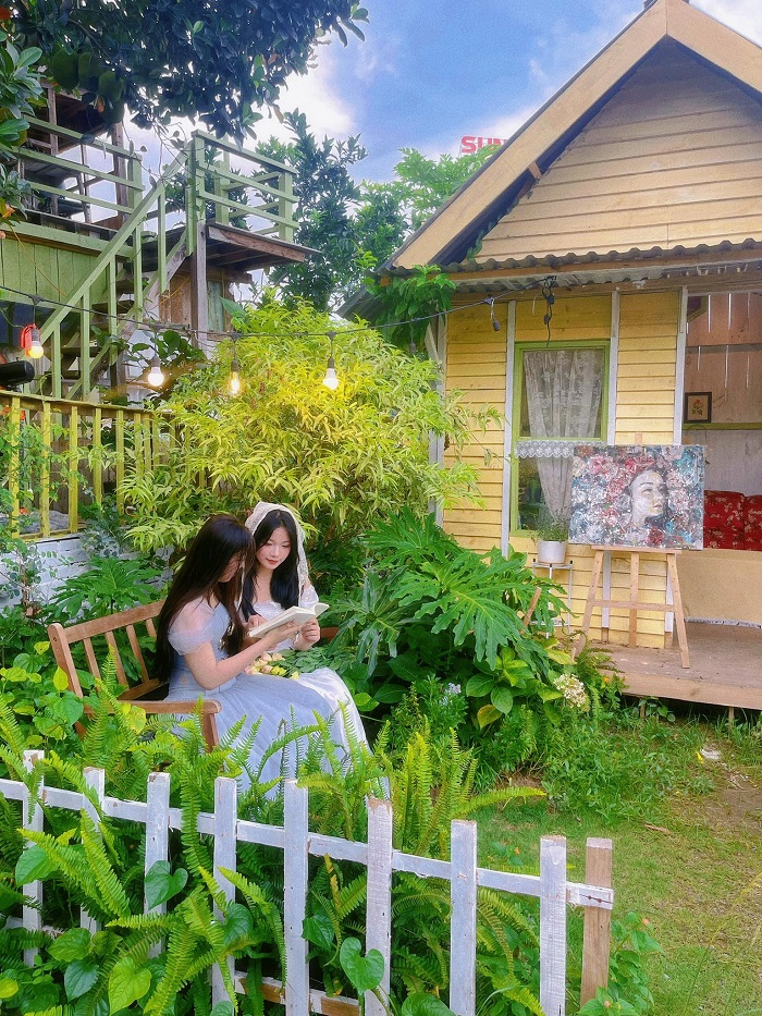 Quán cà phê đẹp như trong truyện tranh Nhật Bản là Top những điều nhất định phải làm khi tới Hạ Long 