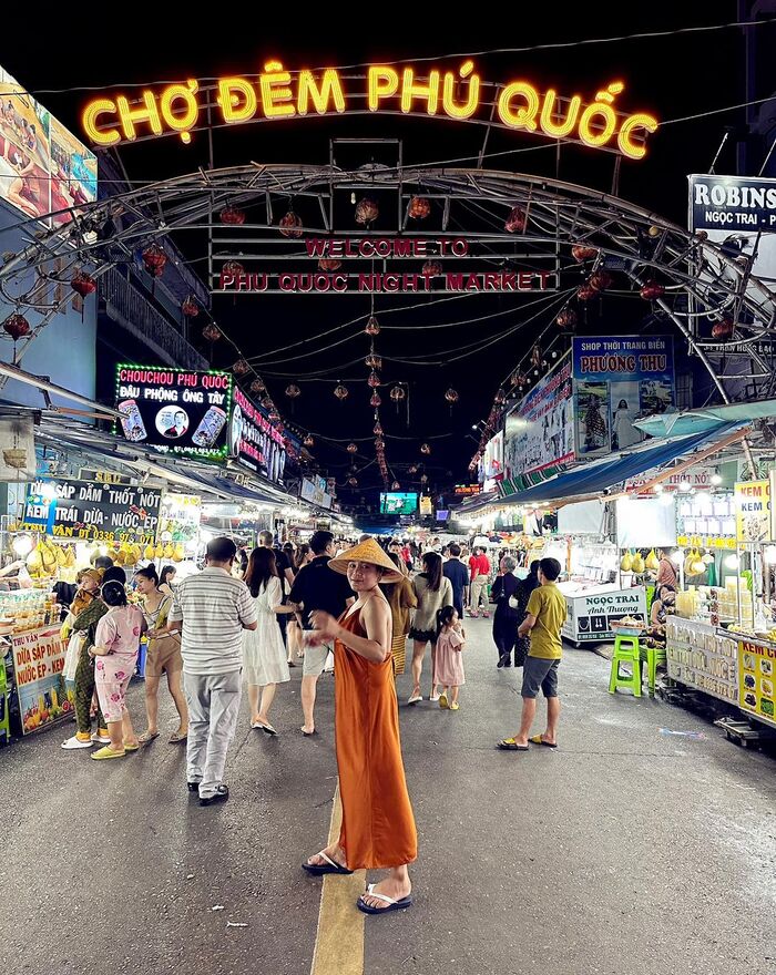 chơi gì ở Phú Quốc dịp lễ 2/9? Dạo chợ đêm sầm uất