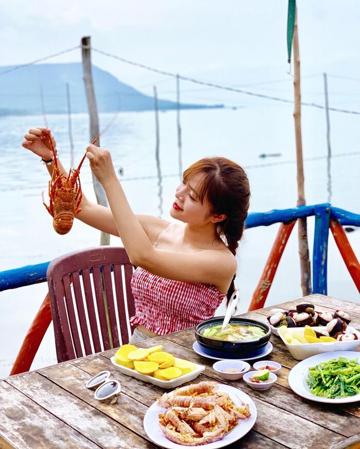 chơi gì ở Phú Quốc dịp lễ 2/9? Thưởng thức hải sản hấp dẫn ở làng chài Hàm Ninh