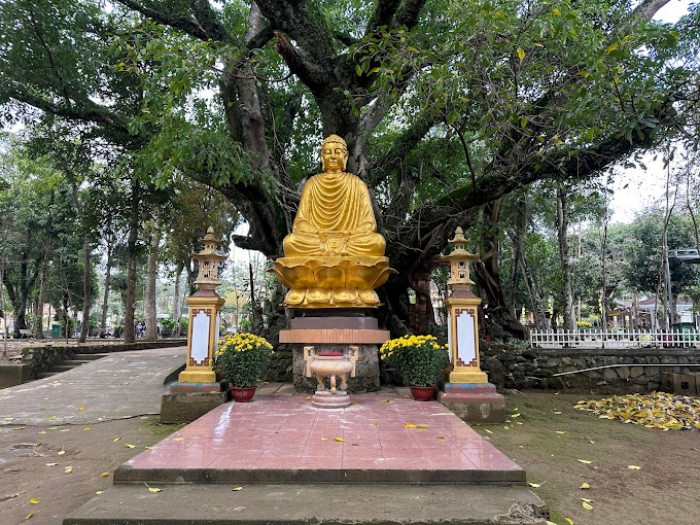 lăng chùa Thiên Ấn phía trong lăng chùa Thiên Ấn phía trong