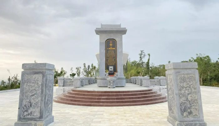 lăng chùa Thiên Ấn phía trong lăng chùa Thiên Ấn phía trong