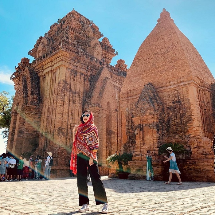 di chuyển từ trung tâm thành phố Nha Trang đến Tháp Bà Ponagar