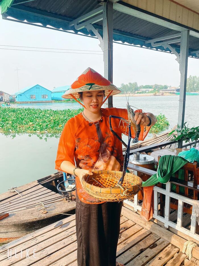 Du lịch An Giang mùa nước nổi đi đâu? Ghé thăm làng nổi Châu Đốc độc đáo