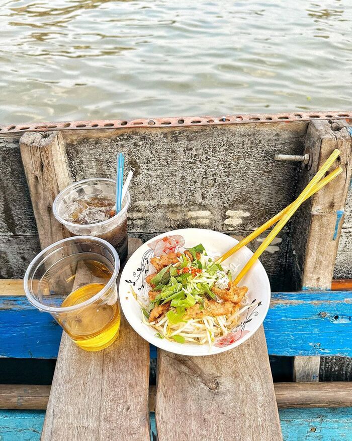 Du lịch An Giang mùa nước nổi đi đâu? Hòa mình vào bầu không khí náo nhiệt tại chợ nổi Long Xuyên