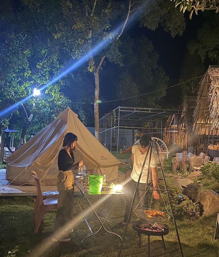 tổ chức nướng BBQ tại khu glamping ở An Giang 