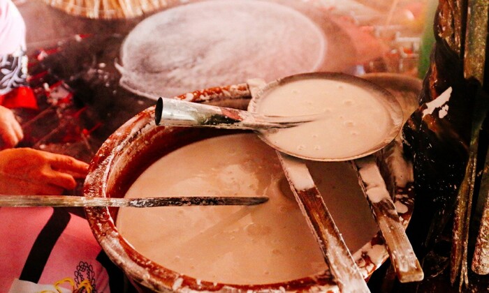 quy trình làng bánh tráng Thuận Hưng sản xuất ra sản phẩm bánh tráng thủ công