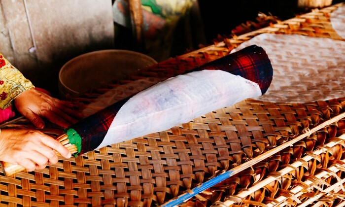 quy trình làng bánh tráng Thuận Hưng sản xuất ra sản phẩm bánh tráng thủ công