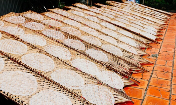 quy trình làng bánh tráng Thuận Hưng sản xuất ra sản phẩm bánh tráng thủ công