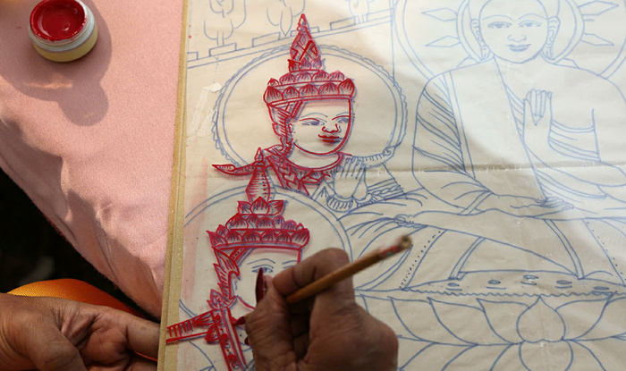 Làng nghề truyền thống ở Sóc Trăng - Làng nghề vẽ tranh trên kiếng