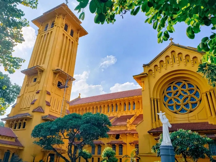 Nhà thờ Cửa Bắc nổi bần bật trên phố Phan Đình Phùng Hà Nội