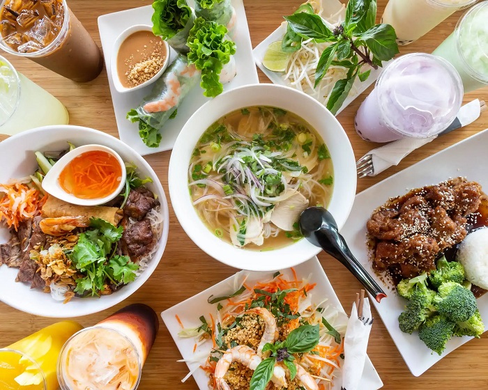 Pho Tay Ho là một trong những quán ăn Việt nổi tiếng tại Montreal với món phở trứ danh