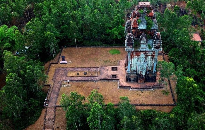 Vẻ đẹp tháp Cánh Tiên 