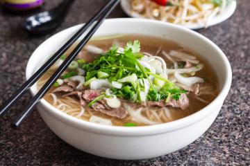 'Bật mí' cho bạn các quán ăn Việt nổi tiếng ở Montreal, Canada!