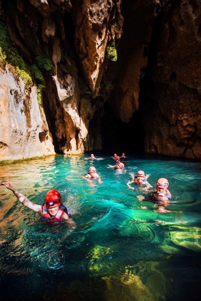 thung lũng Sinh Tồn - hang Thủy Cung Quảng Bình