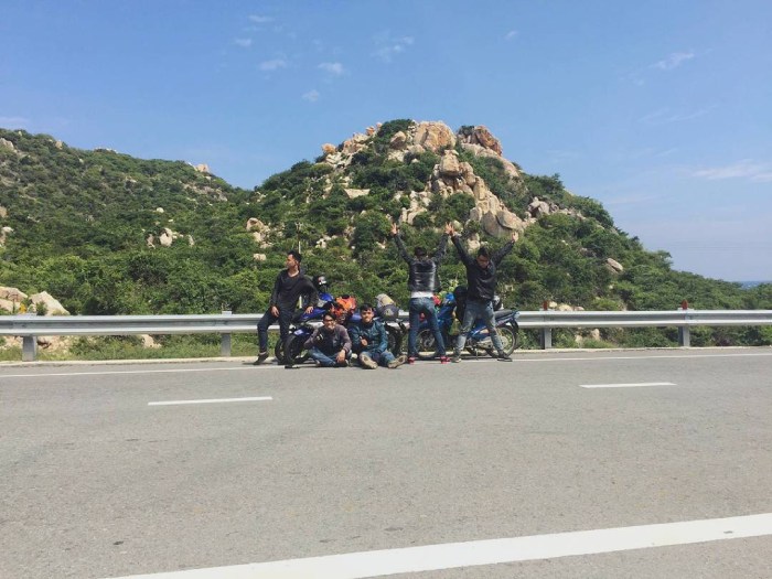 vi vu cung đường ven biển DT702 bằng xe máy