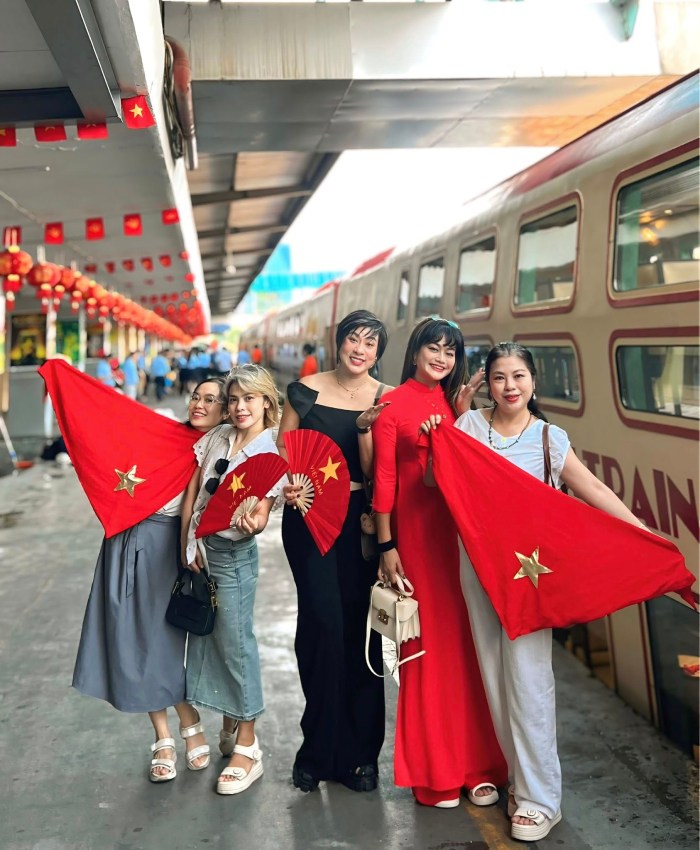 tàu di sản Hà Nội với lịch trình linh hoạt