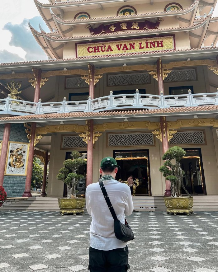 chiêm bái tại chùa vạn linh an giang