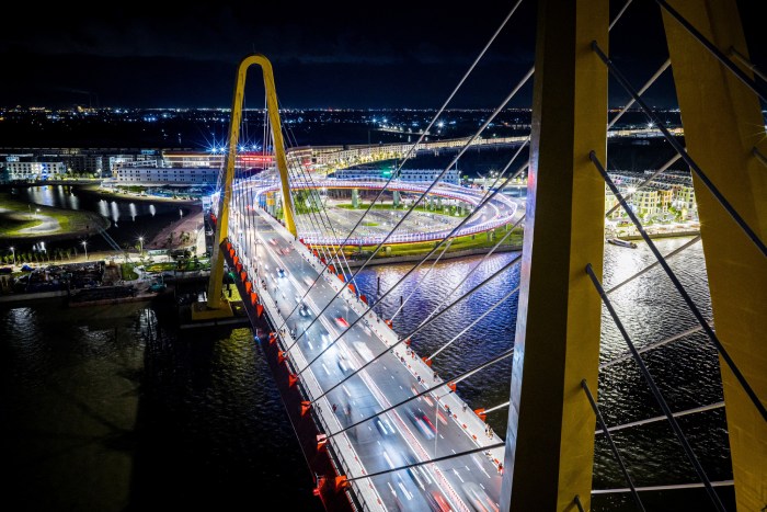 cầu hoàng gia hải phòng sáng bừng một góc