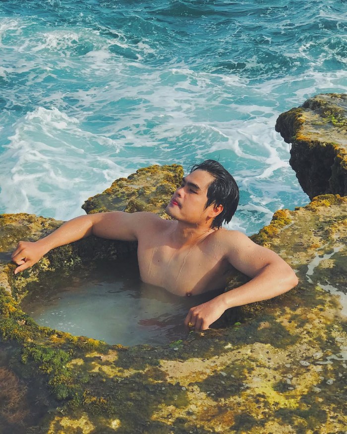 du lịch Hòn Đỏ đừng quên tắm biển