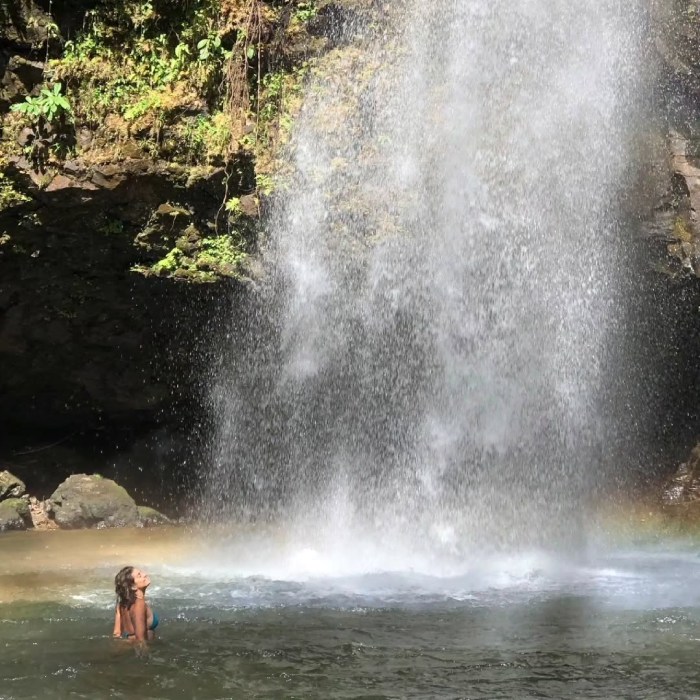 tắm thác tại liêng ài