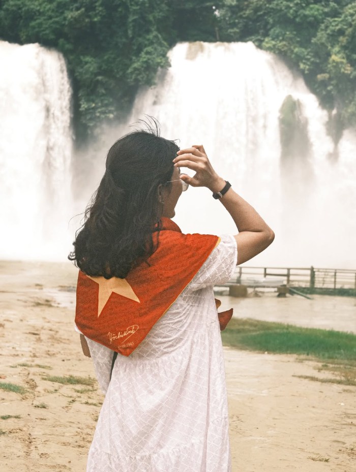 du lịch thác bản giốc gần làng đá Khuổi Ky