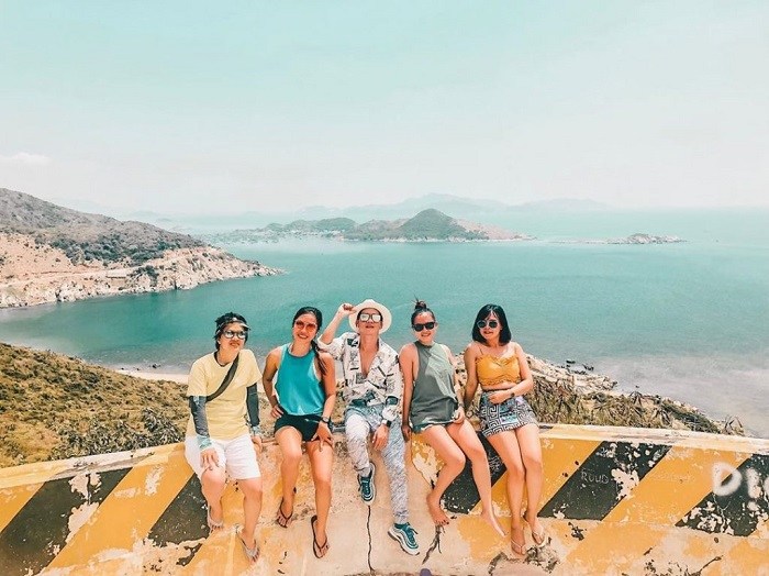 cung đường ven biển DT702 dẫn đến vịnh vĩnh hy