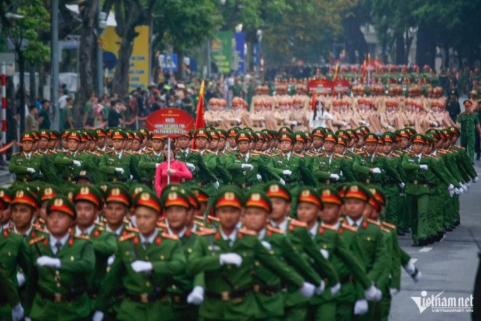 vỉa hè rộng thuận tiện để xem diễu binh 2/9