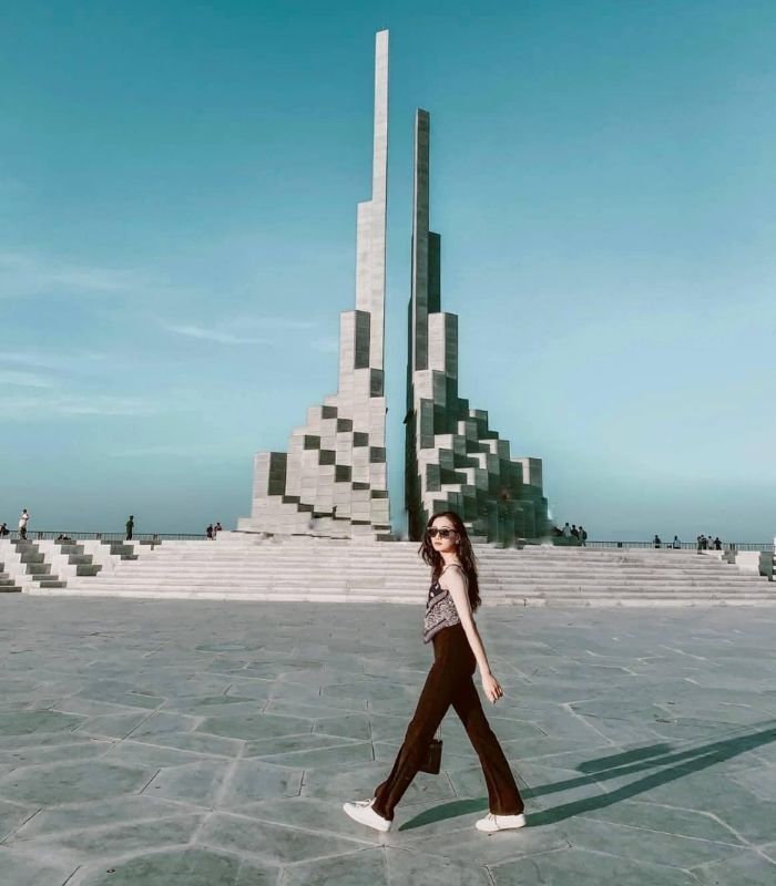 Tháp Nghinh Phong là tháp ven biển Việt Nam được nhiều bạn trẻ đến check-in