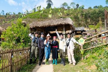 Du lịch Bản Liền Lào Cai - Trải nghiệm làm nông đúng chất "Gia đình HaHa"