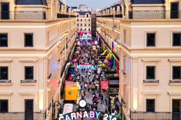 Phố đi bộ Carnaby: Điểm vui chơi cuối tuần giữa lòng Hà Nội