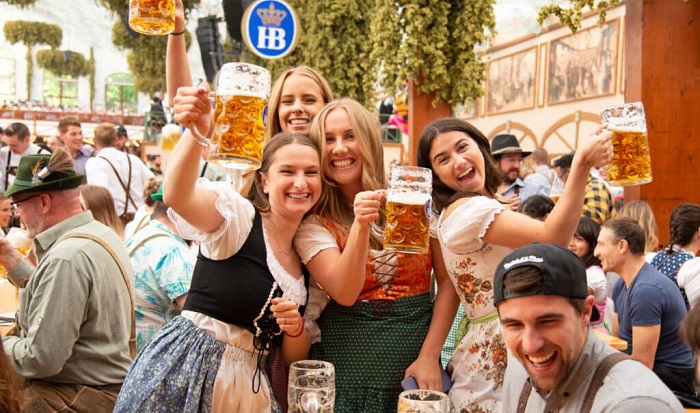 lễ hội mùa thu nổi tiếng Oktoberfest ở Đức