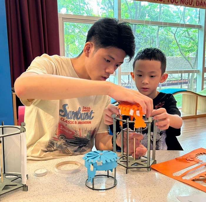 Trẻ em tha hồ vui chơi tại Bảo tàng Dân tộc học Việt Nam - địa điểm vui chơi trẻ em ở Quận Cầu Giấy Hà Nội 