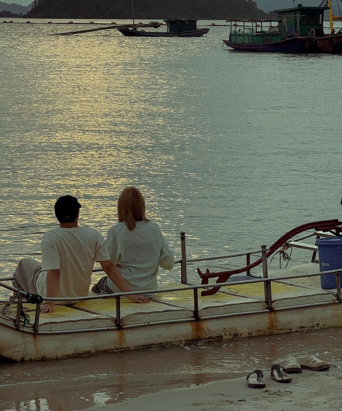 Tới đảo Quan Lạn - điểm du lịch gần sân bay Vân Đồn Quảng Ninh đơn giản là ngồi chill cũng đủ thú vị rồi