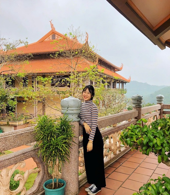 Chùa Cái Bầu – một điểm du lịch gần sân bay Vân Đồn Quảng Ninh nhất định phải ghé thăm