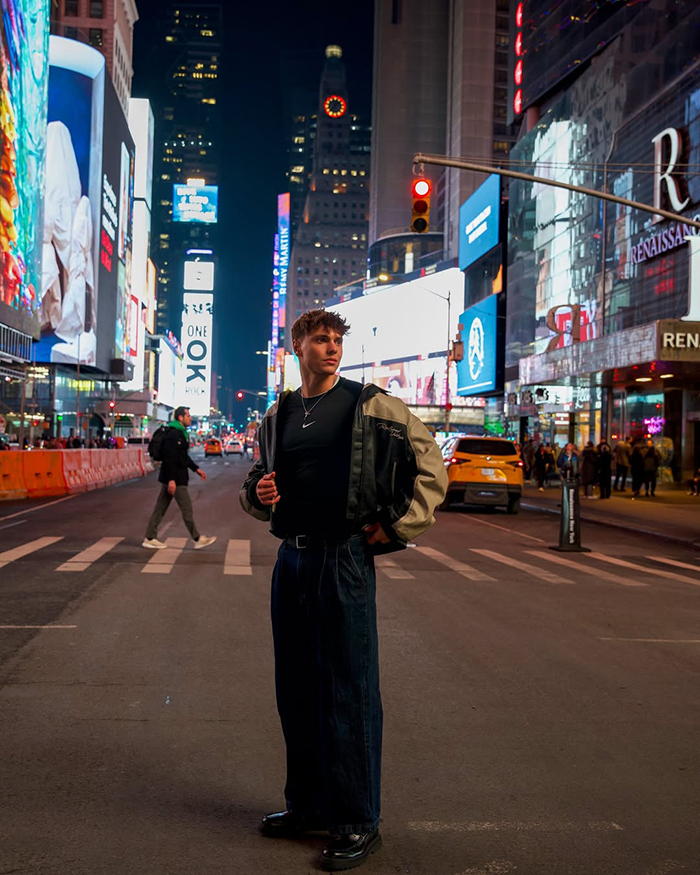 Quảng trường Thời đại (Times Square) tại Mỹ