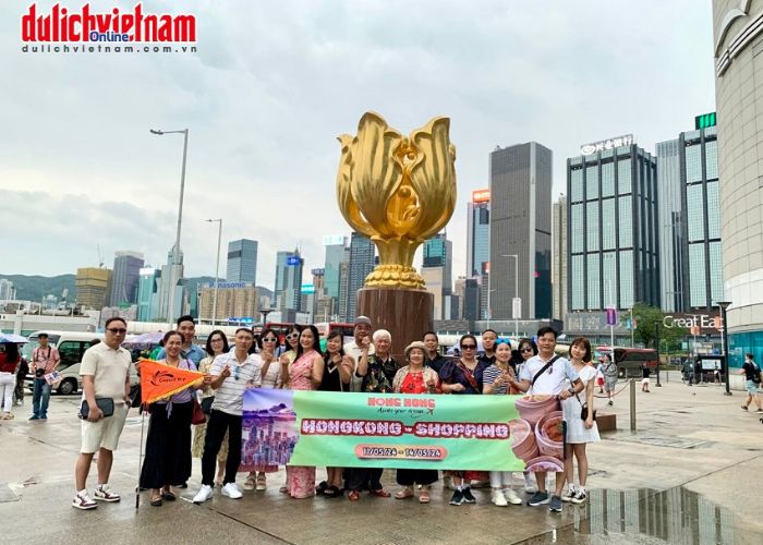 Du khách trải nghiệm tại Hồng Kông