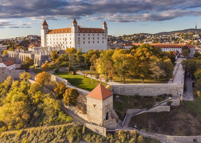 Khung cảnh lãng mạn của Lâu đài Bratislava