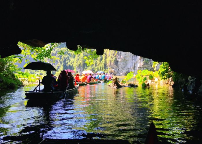 Hang Tối là hang động dài nhất của tuyến 1 Tràng An