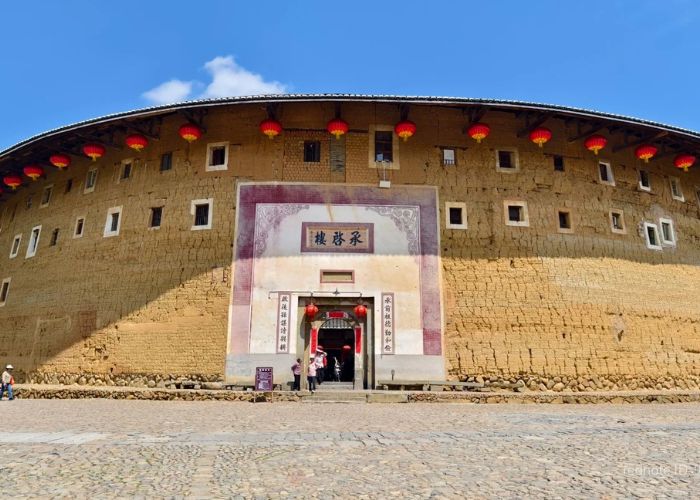 Chung cư cổ nhất Trung Quốc có bức tường dày đến hơn 1m