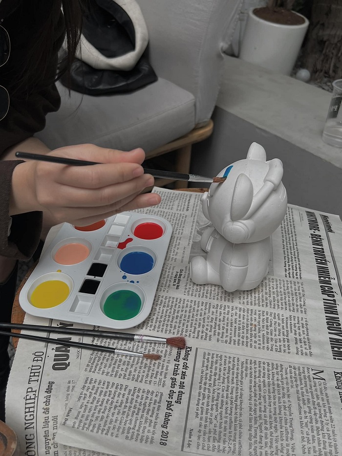 Dọc đường ven hồ có rất nhiều địa điểm vui chơi trẻ em ở Quận Tây Hồ Hà Nội