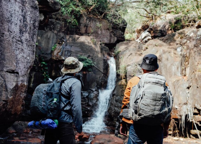 Bạn nên lựa chọn đi cùng một hướng dẫn viên có kinh nghiệm khi khám phá suối đá ngọn phú quốc