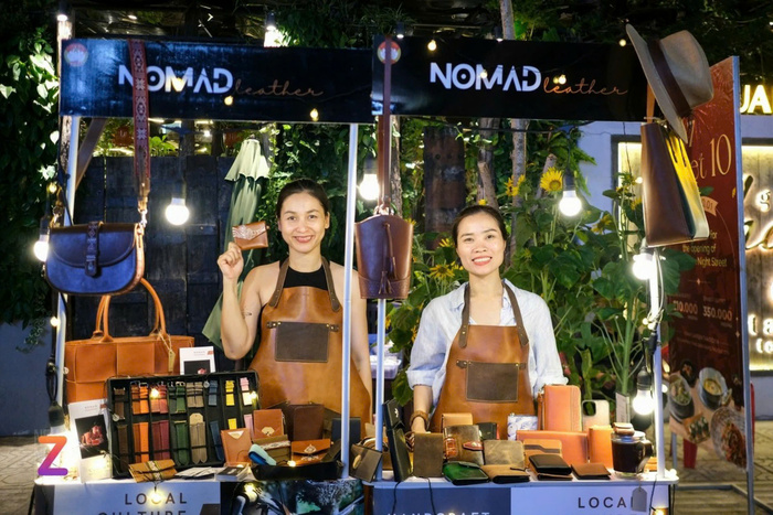 Phố đêm Thảo Điền TP HCM có gì chơi? Khu phố đêm bày bán nhiều mặt hàng lưu niệm ấn tượng