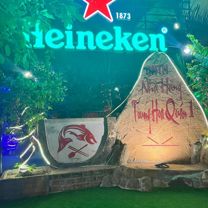 Trung Hoa Quán Lagi nổi tiếng với các món hải sản tươi sống. Ảnh: Trung Hoa Quán