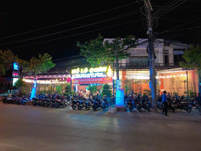 Quán hải sản ngon ở Lagi Bình Thuận này nổi bật với món gỏi cá mai và lẩu hải sản. Ảnh: Hồ Lô Quán