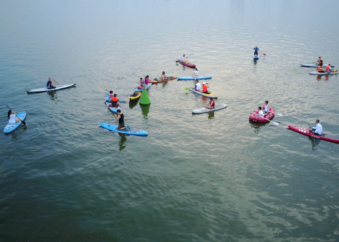 Tham gia team building với bộ môn chèo SUP Hồ Tây