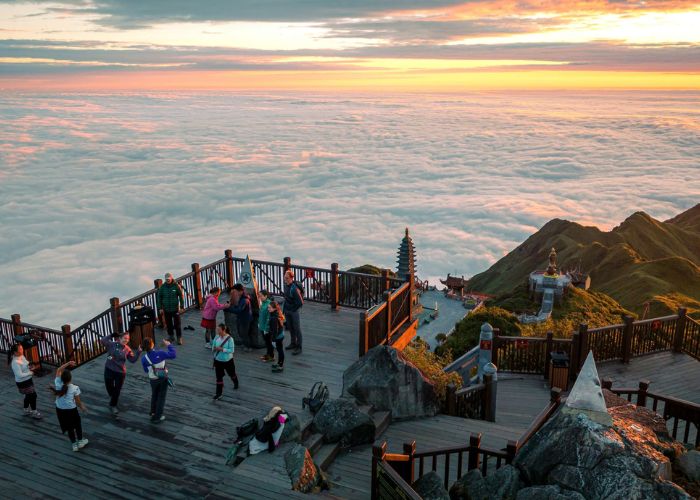 Chinh phục đỉnh Fansipan – 'Nóc nhà Đông Dương'