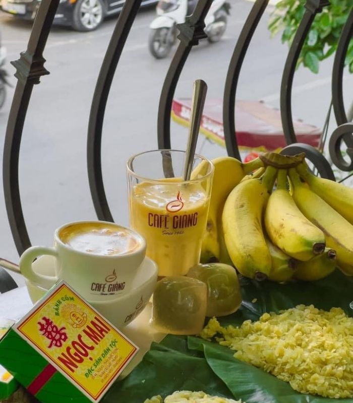 Thưởng thức một ly cà phê trứng khi Hà Nội sang thu