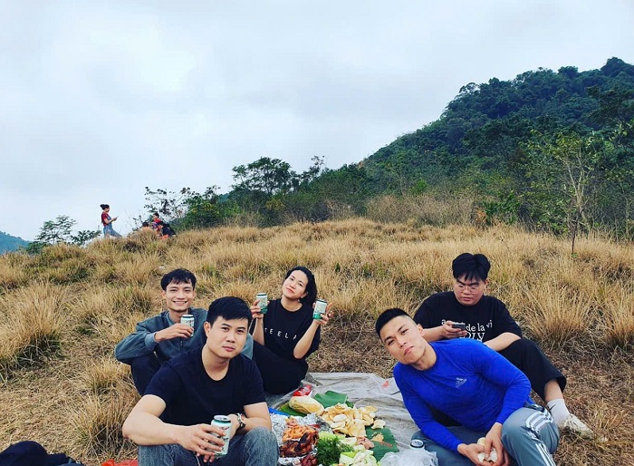 Kinh nghiệm đi chơi rừng phong Chí Linh Hải Dương là khu vực trống rất thích hợp để dã ngoại