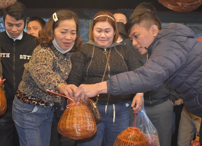 Kinh nghiệm đi hội chợ Viềng Nam Định rằng hội chợ mang ý nghĩa tốt đẹp, mong cầu một năm may mắn, bình an