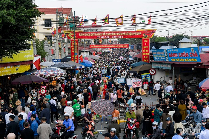 Kinh nghiệm đi hội chợ Viềng Nam Định thu hút rất đông người tham gia